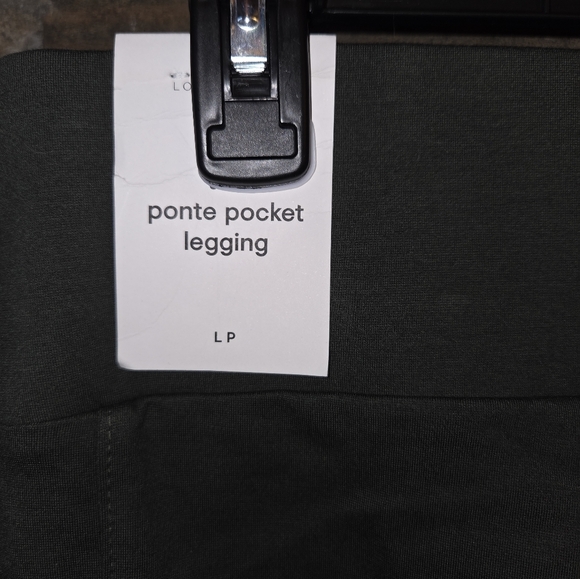 Lou & Grey NWT Women's Green Ponte Pocket Legging - Picture 4 of 13